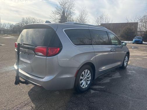 2018 Chrysler Pacifica Touring-L