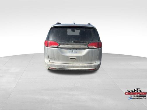 2018 Chrysler Pacifica Touring-L