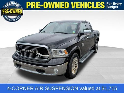 Brilliant Black Crystal Pearlcoat 2018 RAM 1500 Longhorn