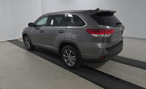Gray 2019 Toyota Highlander Hybrid XLE