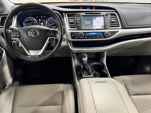 Gray 2019 Toyota Highlander Hybrid XLE