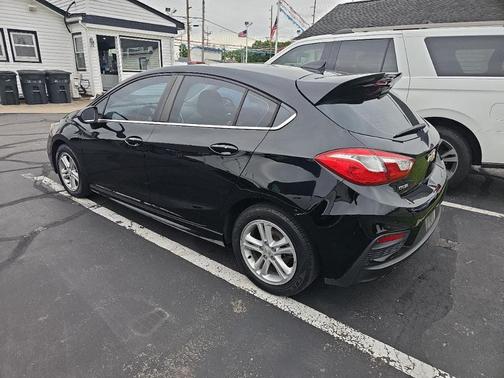 Black 2017 Chevrolet Cruze LT