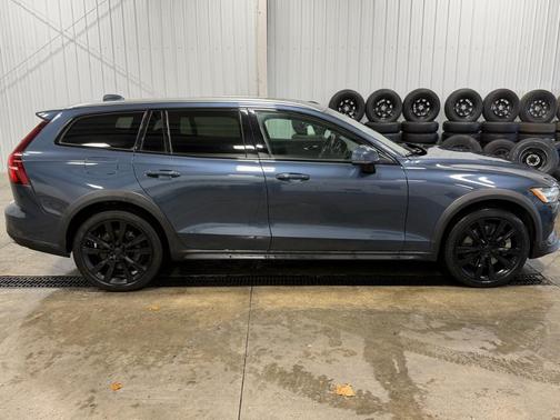 2020 Volvo V60 Cross Country T5