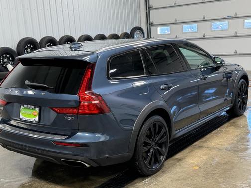 2020 Volvo V60 Cross Country T5
