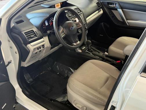 Satin White Pearl 2015 Subaru Forester 2.5i Touring