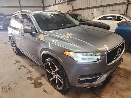 2018 Volvo XC90 T6 Momentum