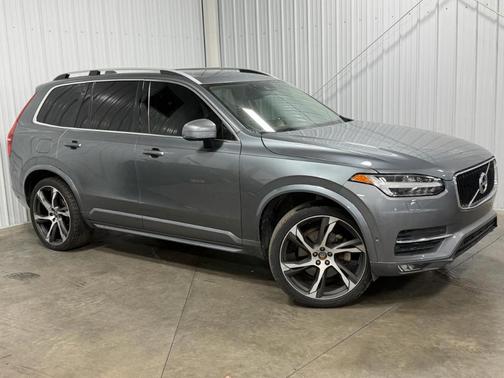 Gray 2018 Volvo XC90 T6 Momentum