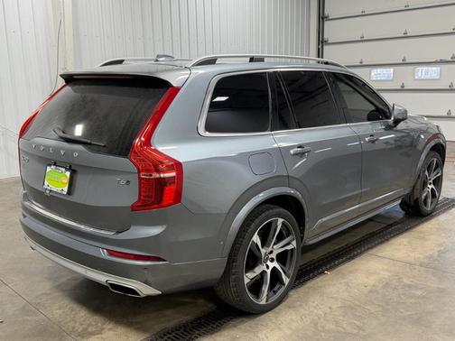 Gray 2018 Volvo XC90 T6 Momentum