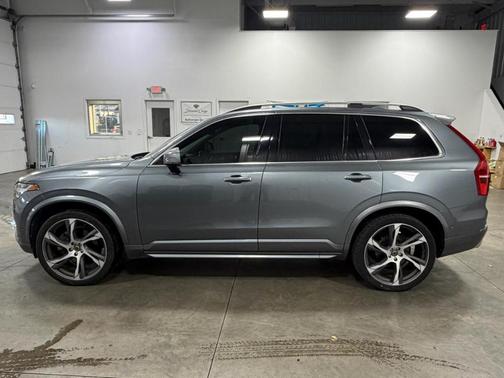 Gray 2018 Volvo XC90 T6 Momentum