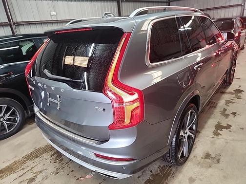 2018 Volvo XC90 T6 Momentum
