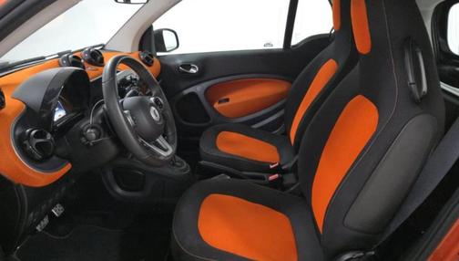 White 2016 smart ForTwo Passion