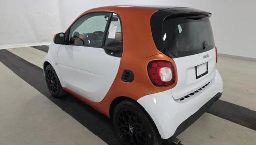 White 2016 smart ForTwo Passion