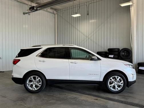 White 2021 Chevrolet Equinox Premier