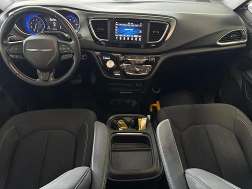White 2018 Chrysler Pacifica Touring Plus