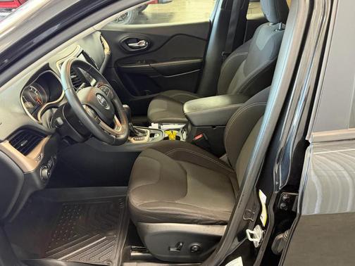 2016 Jeep Cherokee Altitude