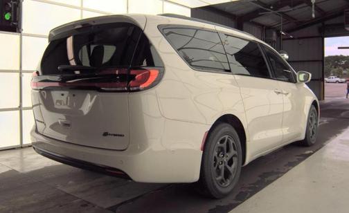 White 2021 Chrysler Pacifica Hybrid Touring L