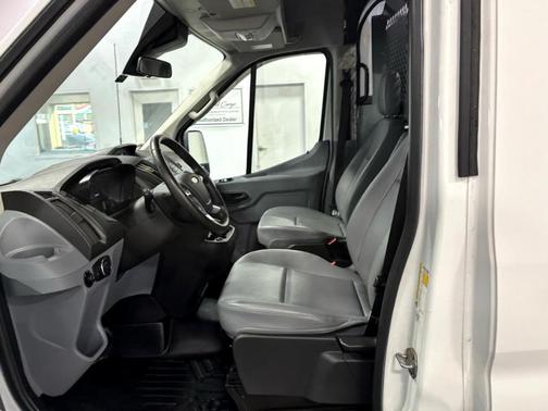 2019 Ford Transit-250 148 WB Medium Roof Cargo