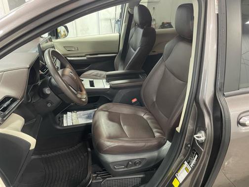 2021 Toyota Sienna L
