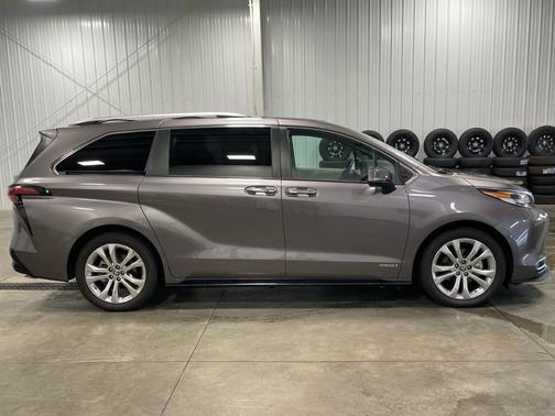 2021 Toyota Sienna L