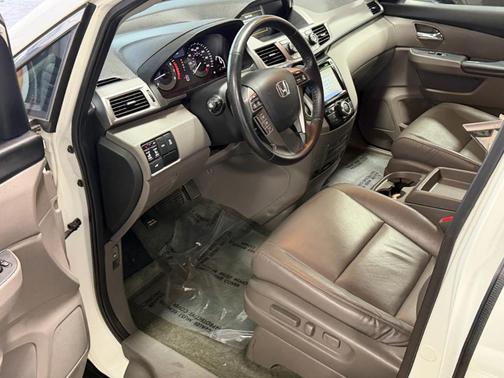 White 2015 Honda Odyssey EX-L