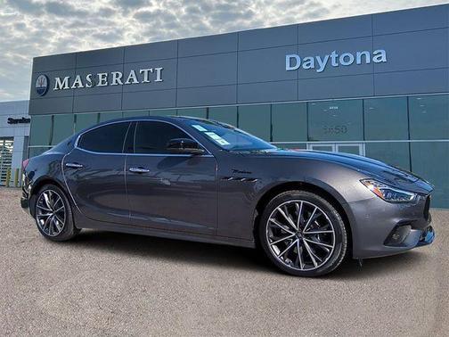 Grigio 2024 Maserati Ghibli Modena Ultima Q4