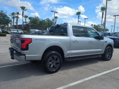 2025 Ford F-150 Lightning LARIAT
