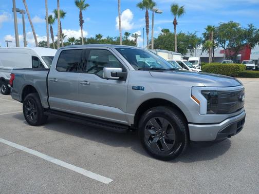 2025 Ford F-150 Lightning LARIAT