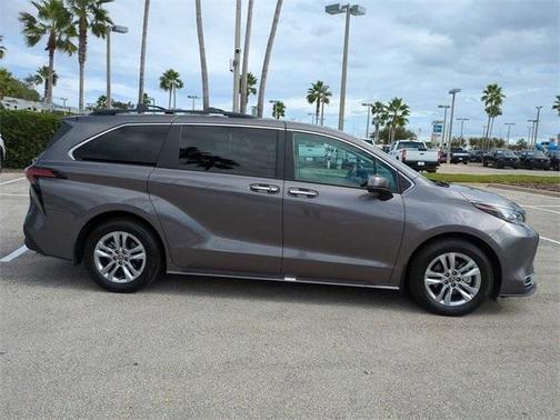 2022 Toyota Sienna XLE