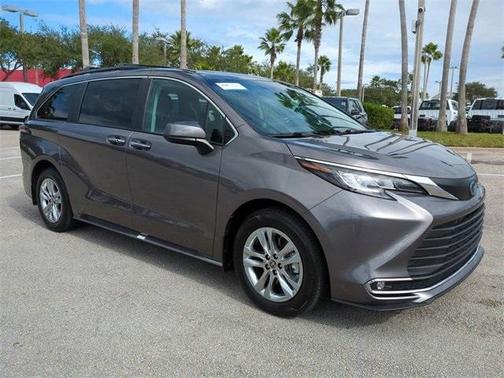 2022 Toyota Sienna XLE