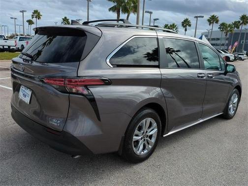 2022 Toyota Sienna XLE