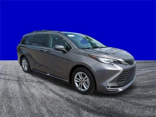 2022 Toyota Sienna XLE