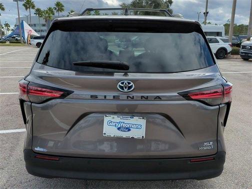 2022 Toyota Sienna XLE