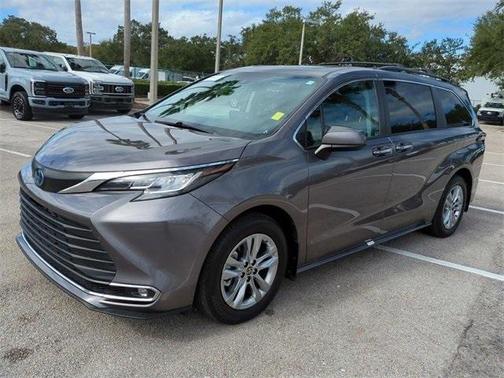 2022 Toyota Sienna XLE