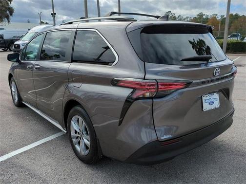 2022 Toyota Sienna XLE