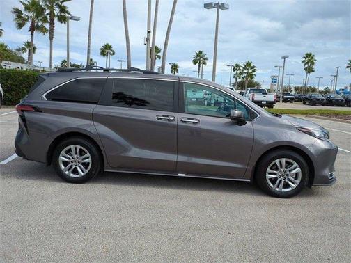 2022 Toyota Sienna XLE