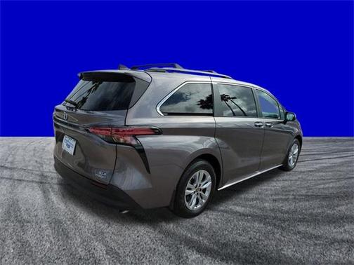 2022 Toyota Sienna XLE