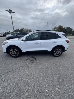 2020 Ford Escape SE