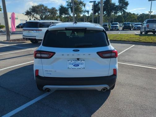 2026 Ford Escape SE
