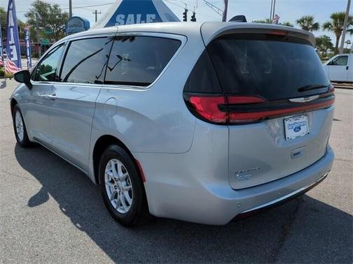 2023 Chrysler Pacifica Touring-L