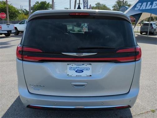2023 Chrysler Pacifica Touring-L
