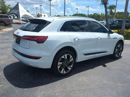 2022 Audi e-tron Premium