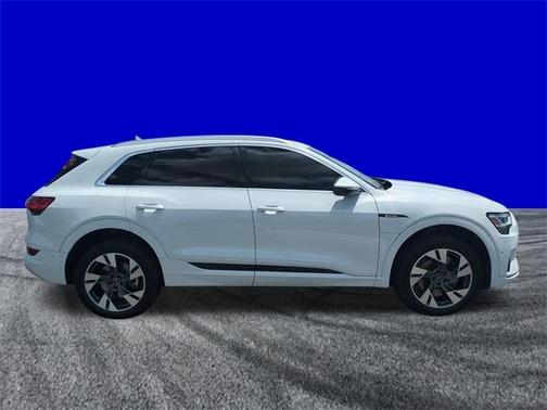 2022 Audi e-tron Premium