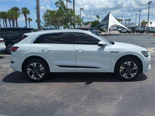 2022 Audi e-tron Premium