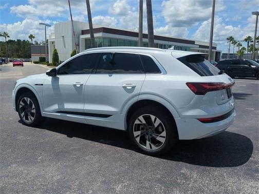 2022 Audi e-tron Premium