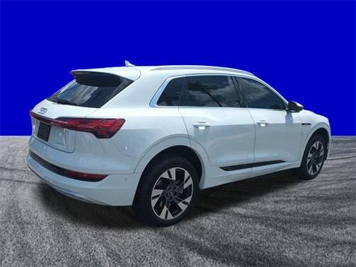 2022 Audi e-tron Premium