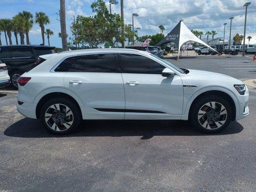 2022 Audi e-tron Premium