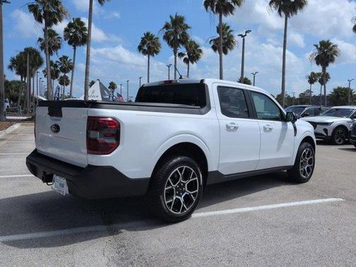 Oxford White 2025 Ford Maverick Lariat