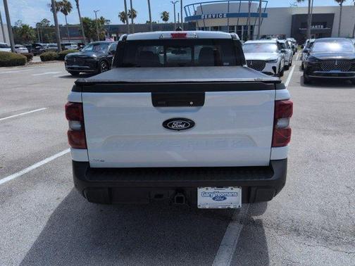 Oxford White 2025 Ford Maverick Lariat