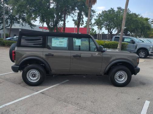 2025 Ford Bronco Base