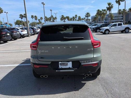 2023 Volvo XC40 B5 Plus Bright Theme